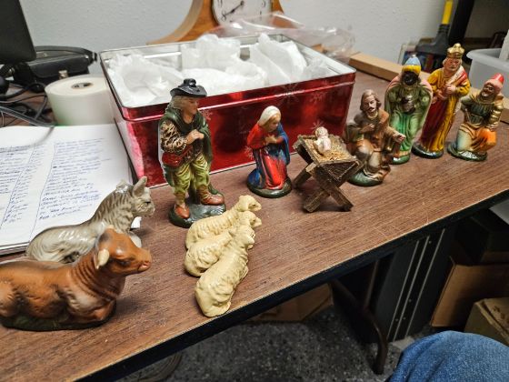 Picture of 12pc plaster nativity set