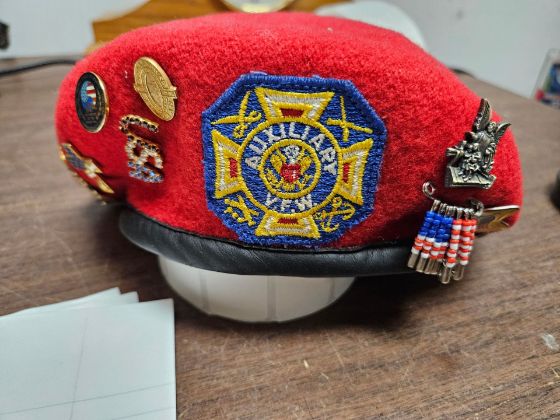 Picture of VFW AUXILLARY beret w/ 21 pins