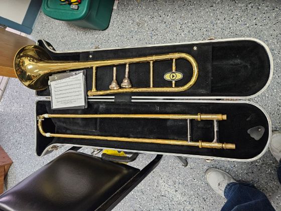 Picture of Used trombone w/case (3 mouthpiece)